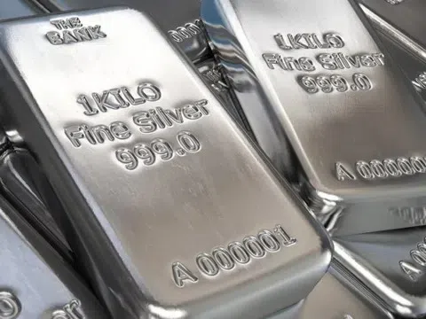 Giá bạc hôm nay 14/10/2025: Tăng sốc, vượt mốc lịch sử 52 USD/ounce