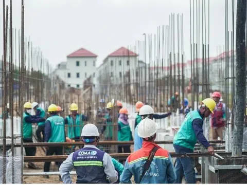 Hơn 2.000 công nhân và máy móc thi công xuyên ngày đêm tại dự án Aqua City của Novaland