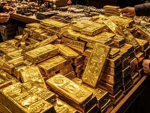 Giá vàng hôm nay 10/11/2025: Vàng miếng SJC, vàng nhẫn neo ở mức cao