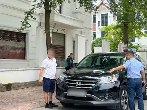 Người mua “khóc ròng” vì cùng sản phẩm, mỗi môi giới/sàn bán một giá khác nhau