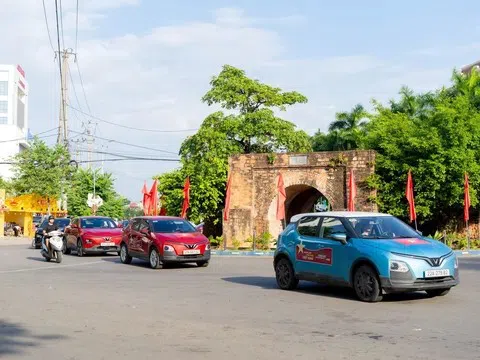 Chủ xe VinFast VF 5: “Đây là người bạn đồng hành lý tưởng cho mọi gia đình Việt”