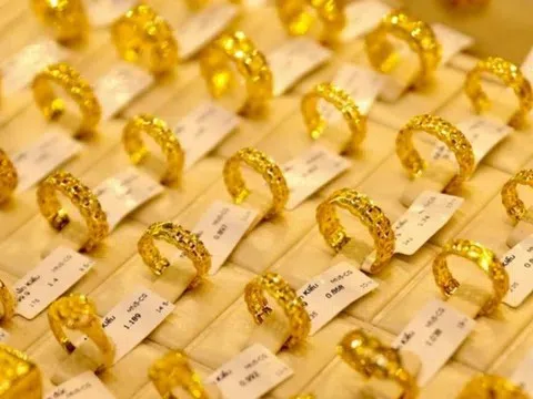 Giá vàng hôm nay 3/12/2025: Đảo chiều giảm sâu