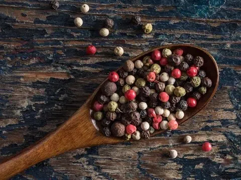 Giá tiêu hôm nay 7/12/2025: Lùi dưới 150.000 đồng/kg dù nguồn cung giảm