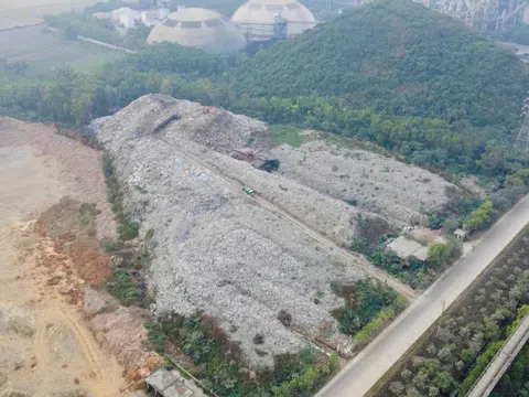 Núi rác hơn 2 triệu tấn gây ô nhiễm, dân mỏi mòn chờ nhà máy điện rác