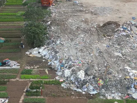 Hà Nội: Hiểm hoạ môi trường từ những điểm tập kết phế thải giữa nội thành