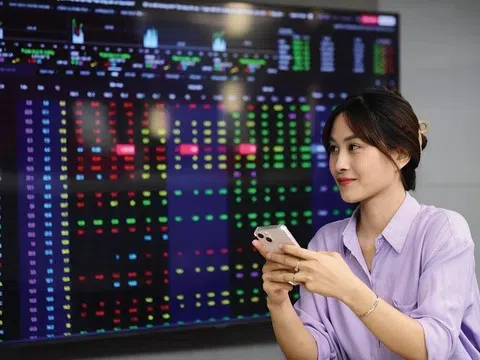 VN-Index bứt tốc cuối phiên, khép lại năm trên mốc 1.824 điểm