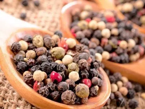 Giá tiêu hôm nay 27/2/2026: Trong nước giảm nhẹ, thế giới phục hồi