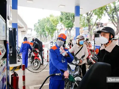 Thủ tướng: Không để cửa hàng xăng dầu dừng bán không có lý do