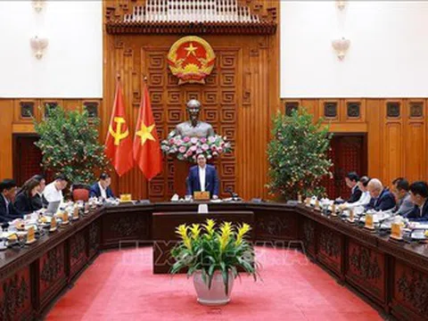 Thủ tướng: Sử dụng ngay Quỹ bình ổn giá xăng dầu trong ngày 10/3