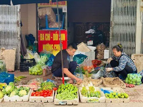 Giá các mặt hàng "té nước theo mưa", chuyên gia cảnh báo