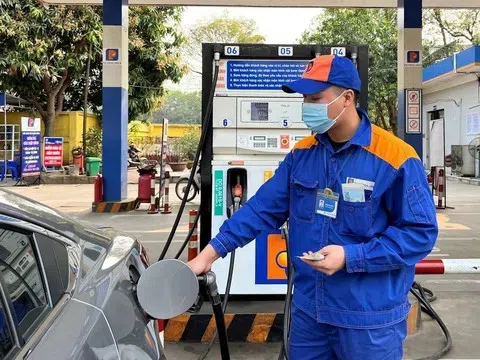 Giá xăng dầu biến động mạnh, chính sách giá cần được xem xét lại