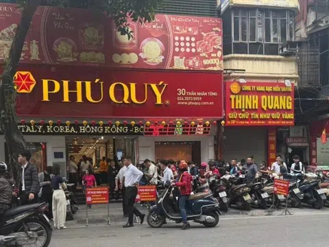 Giá vàng “bốc hơi” hơn 5 triệu đồng/lượng, bạc tiếp tục đi xuống