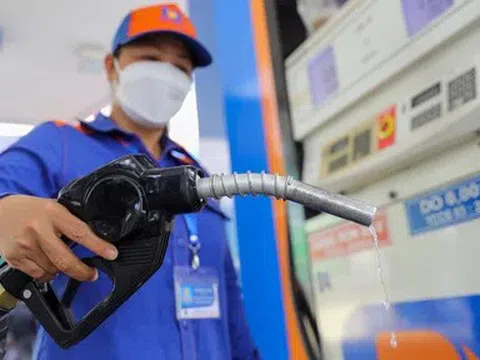Xăng trong nước lại tăng mạnh, dầu diesel đảo chiều giảm giá
