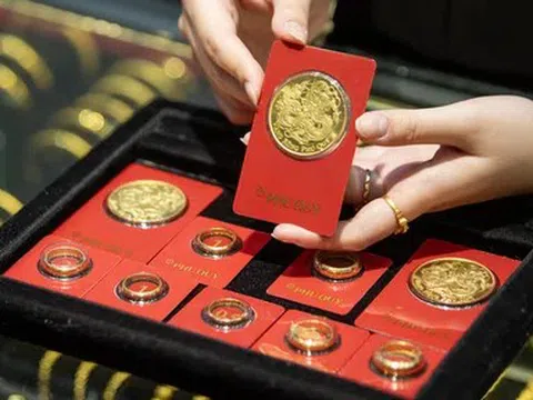 Giá vàng bật tăng, áp sát mốc 164 triệu đồng/lượng