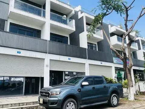 Người mua bất động sản đang đợi chờ “hàng ngộp” giá?
