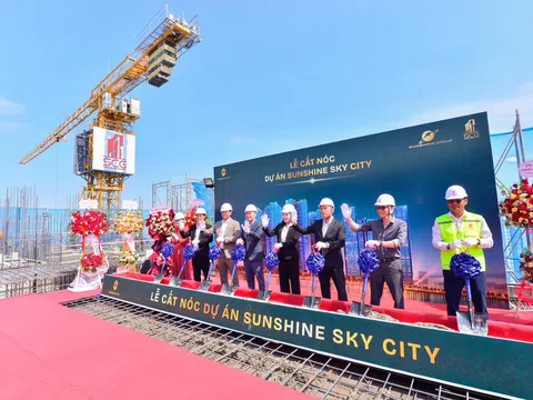 Tổ hợp căn hộ “chuẩn khách sạn ven sông Sài Gòn” - Sunshine Sky City cất nóc toà S4