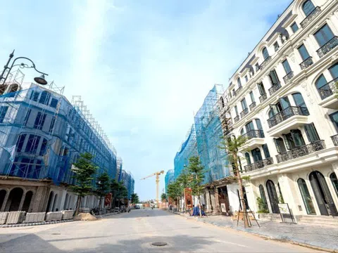 Nhà phố hàng hiệu phía Tây của Sunshine tăng tốc hoàn thiện trước ngày bàn giao 